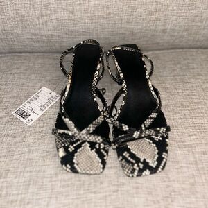 NWT H&M Snake Print Chunky Heel ✨
